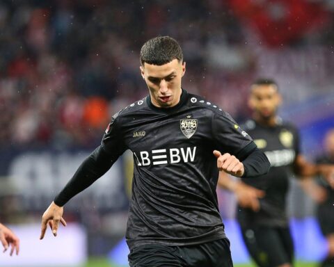 VfB Stuttgart jubelt nach dem 4:1-Sieg gegen Celtic Glasgow in den Europa-League-Playoffs.