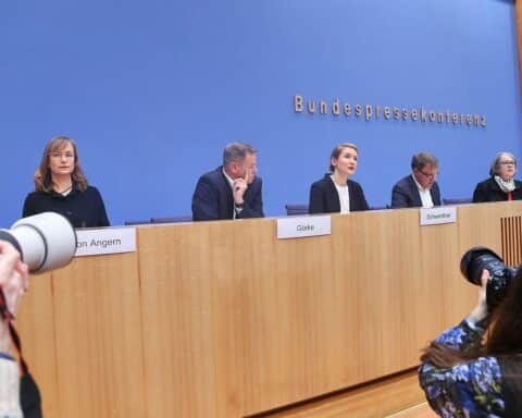 Peter Langer diskutiert Vermögensteuer, kritisiert Steuererhöhungen, fordert Politik mit Verantwortung und Effizienz.