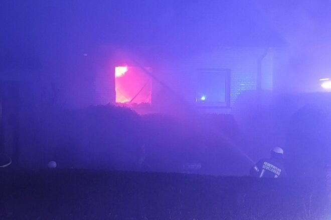 Feuerwehr löscht ausgedehnten Brand in Gevelsberger Einfamilienhaus