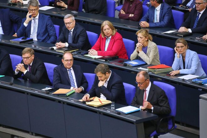 Forsa kritisiert Themenschwerpunkte der Bundesregierung