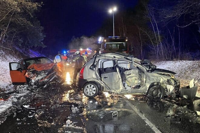 Frontalzusammenstoß auf Landstraße bei Weilerbach