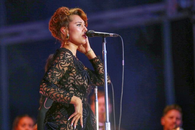 Fünf Frauen besetzen Top-5 der Single-Charts