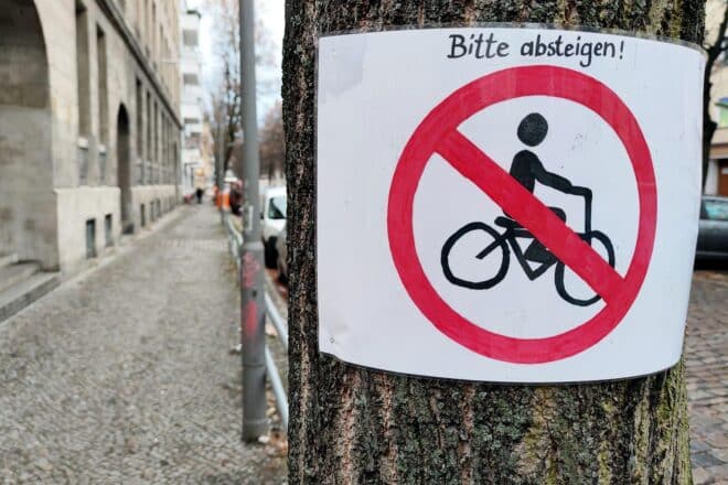 Fußgängerverband will härtere Strafen für Radfahren auf Gehwegen
