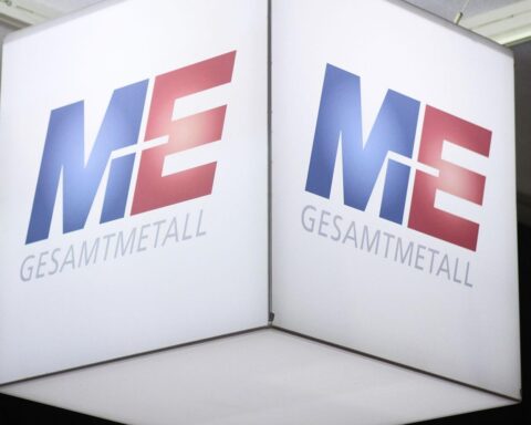 Logo von Gesamtmetall, Symbol für Kritik am Bundestariftreuegesetz in Deutschland.