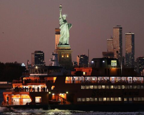 Symbolbild der Freiheit: Freiheitsstatue, die internationale Mobilität und Datenschutz thematisiert.