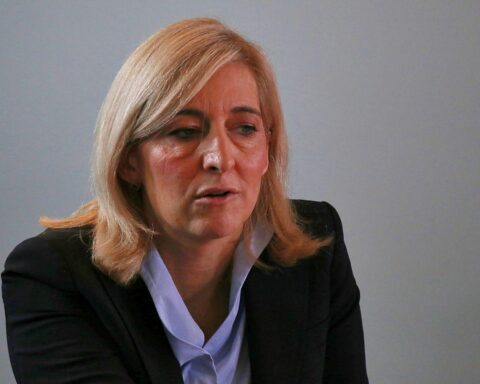 Nina Warken diskutiert Reformen im Gesundheitswesen: Renten und Mieten in Beitragsrechnung einbeziehen.