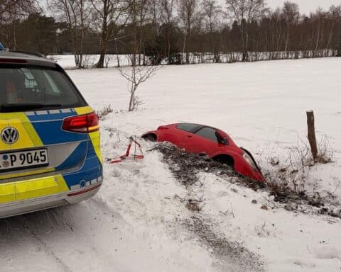 Winterliche Straßenverhältnisse führen zu mehreren Verkehrsunfällen in Verden und Osterholz.