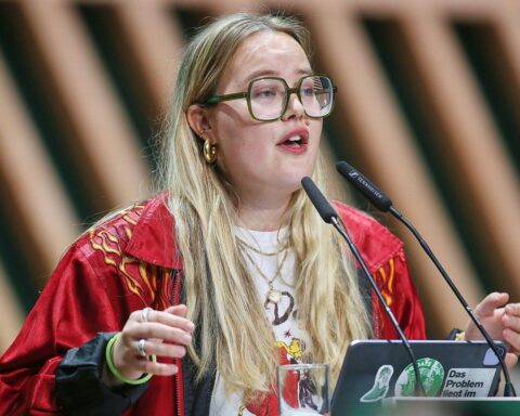 Henriette Held kritisiert Grüne, fordert mehr lokale Veranstaltungen in Ostdeutschland.