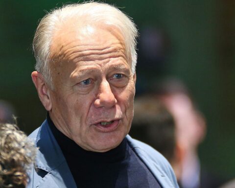 Jürgen Trittin diskutiert Grüne Strategien für soziale und ökologische Erneuerung in Deutschland.