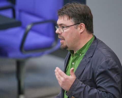 Helge Limburg fordert Rücküberstellung von Maja T. nach Deutschland, um rechtsstaatliche Prinzipien zu wahren.