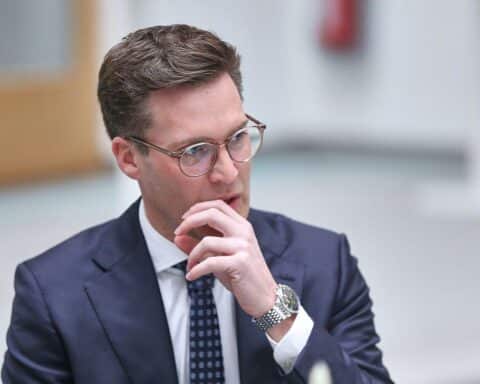 Manuel Hagel warnt CDU vor unbedachten Debatten und fordert konstruktive Vorschläge zur Reform.