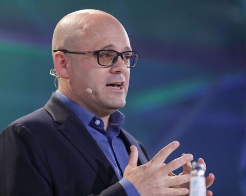 Daniel Ziblatt warnt vor Koalitionen mit der AfD und betont die Bedeutung der Mitte.