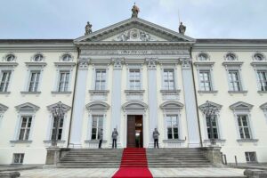 Schloss Bellevue, in Berlin, Symbol für die Bundespräsidentschaft und politische Diskussionen in Deutschland.