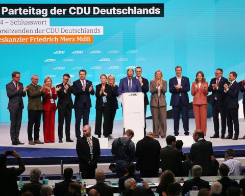 CDU-Parteitag in Stuttgart: Debatte über Schuldenbremse und Koalitionskonflikte zwischen CDU und SPD.
