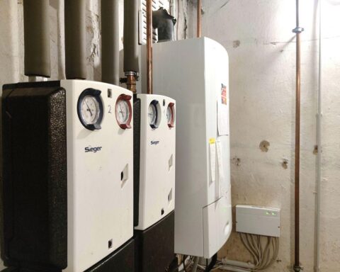 Gasheizung im Fokus, kritische Diskussion über Klimaschutzmaßnahmen und gesetzliche Neuerungen in Deutschland.