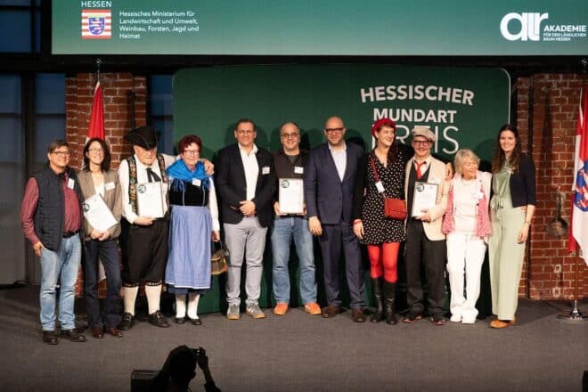 Hessischer Mundartpreis an vier Projekte vergeben