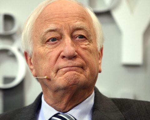 Heinrich August Winkler fordert Untersuchung der deutschen Russlandpolitik und kritisiert Scholz' Ukraine-Unterstützung.