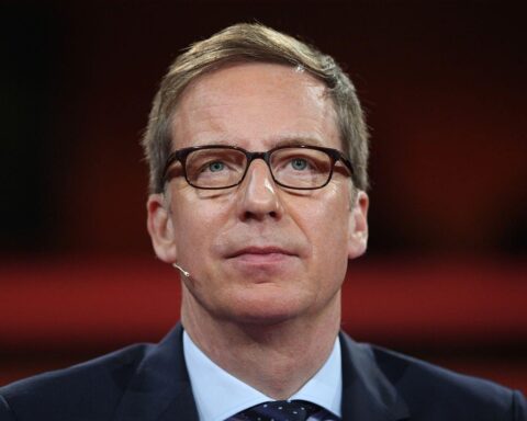 Michael Hüther kritisiert SPD-Gesundheitsabgabe; Diskussion über Ausgaben- statt Einnahmeprobleme der Krankenkasse.