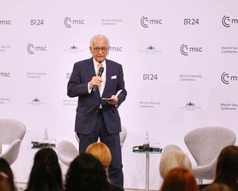 Wolfgang Ischinger spricht leidenschaftlich über Druck auf Russland und Unterstützung für die Ukraine.