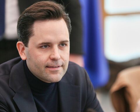 Johannes Winkel fordert CDU zu harten Verhandlungen mit SPD über Sozialreformen auf.