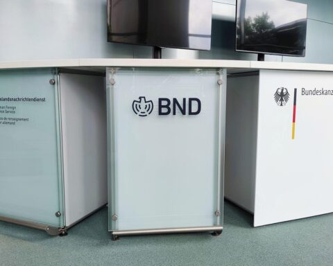 Logo des BND mit Fokus auf die Notwendigkeit neuer Sicherheitsgesetze in Deutschland.