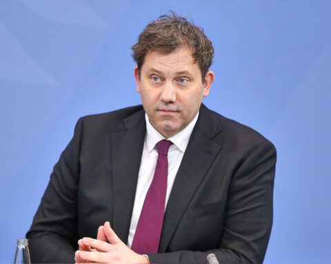 Lars Klingbeil spricht über notwendige Reformen in Deutschland, Sozialstaat und Gesundheitssystem.