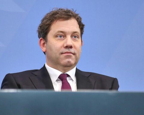 Lars Klingbeil spricht über deutsch-amerikanische Beziehungen und europäische Souveränität nach Münchner Sicherheitskonferenz.