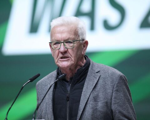 Winfried Kretschmann warnt vor Zusammenarbeit mit Linkspartei: "Mit Extremisten sollte man nicht kooperieren."