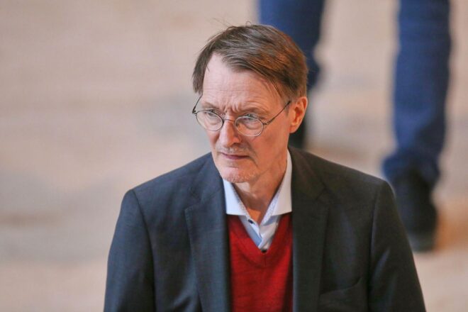 Lauterbach lehnt Privatisierung von Zahnarztkosten ab