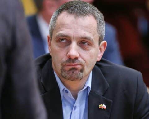 Politiker Ronald Hande kritisiert geplante Polizeireform und schützt Bürgerrechte vor Überwachung.