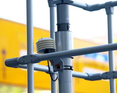 Luftmessstation zeigt Fortschritte und Herausforderungen der Luftqualität in Deutschland bis 2025.