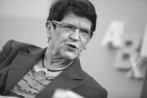 Trauergemeinde im Bundestag: Politiker gedenken der verstorbenen Rita Süßmuth, portraitiert.