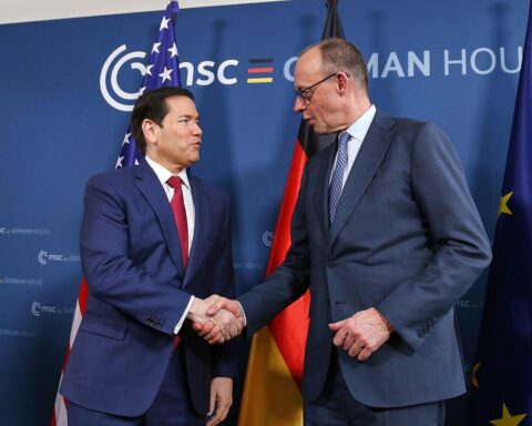 Friedrich Merz und Marco Rubio diskutieren bedeutende transatlantische Themen bei der Sicherheitskonferenz.