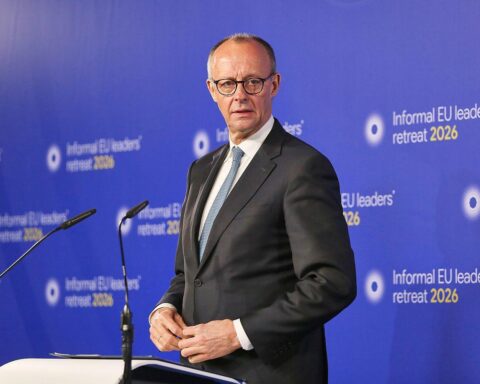 Friedrich Merz bei EU-Gipfel, drängt auf Reformen und betont Haushaltsbeschränkungen Deutschlands.