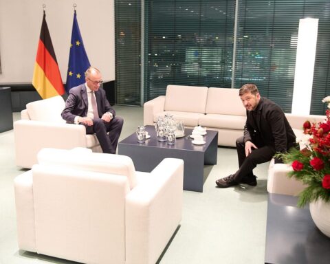 Friedrich Merz trifft Wolodymyr Selenskyj auf der Münchner Sicherheitskonferenz für bilateralen Austausch.