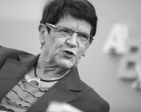 Rita Süssmuth, eine bedeutende Politikerin, gewürdigt für ihren Einsatz für Gleichberechtigung und Toleranz.