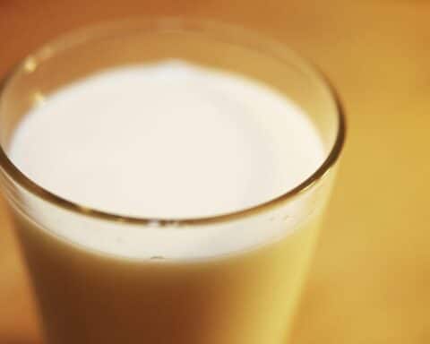 Milchbauern fordern Preisstabilität, Minister soll Kriseninstrumente einführen. Milchpreise unter Druck.