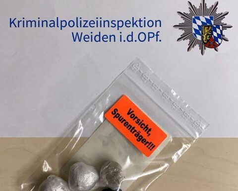 Festnahme eines Drogendealers mit beschlagnahmtem Heroin und Kokain am Bahnhof Marktredwitz.