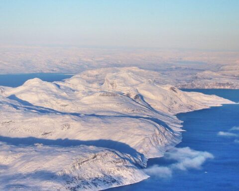 Nato-Übung in der Arktis: Militärpräsenz, Sicherheit und geopolitische Spannungen verdeutlicht.