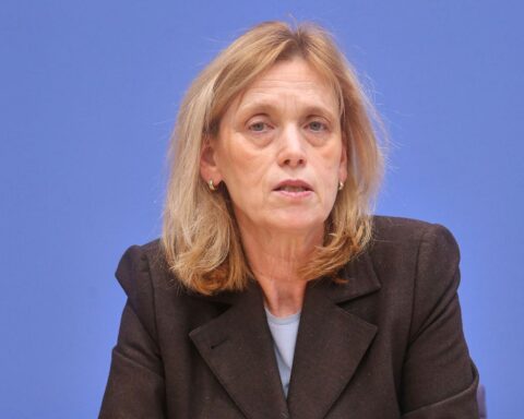 Karin Prien diskutiert Wahlrechtsreform und paritätische Modelle für Frauenrepräsentation im Bundestag.