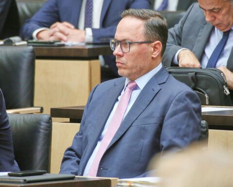 Wirtschaftsminister Panter überreicht Fördermittelbescheid für Kreativwirtschaft in Sachsen in Leipzig.