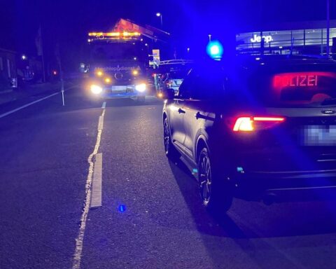 Polizei stoppt verbotene Autorennen in Dülmen, sichert Fahrzeuge und kündigt Strafverfahren an.