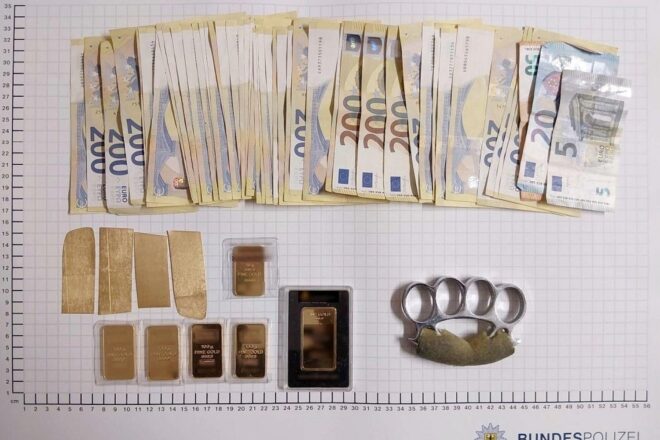 Polizei stellt bei Kontrolle in Aachen Gold und Bargeld sicher