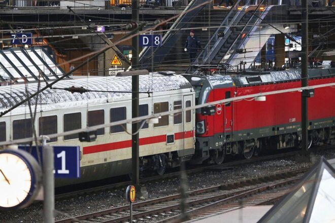 Polizei stellt bei Kontrollen am Hamburger Hauptbahnhof Waffen sicher