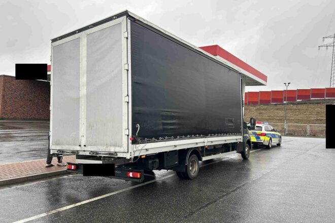 Polizei stoppt fast doppelt so schweren Klein-Lkw auf A4 bei Bad Hersfeld