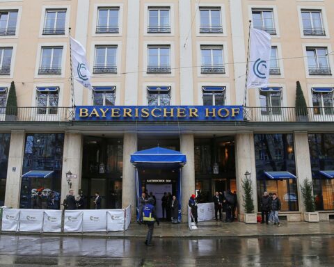 Polizei-Einsatz bei Münchner Sicherheitskonferenz, Demonstrationen und Sicherheitsmaßnahmen in München.