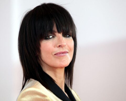 Powerwolf führt Album-Charts an, Nena erfolgreiche Rückkehr mit neuem Tour-Album in Top 10.