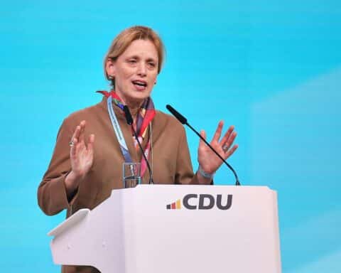 Karin Prien und Birte Glißmann auf dem CDU-Bundesparteitag mit Wählerstimmen im Fokus.