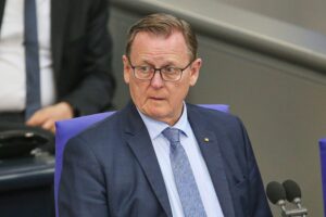 Bodo Ramelow verteidigt Linke-Abstimmung mit AfD im Thüringer Landtag, thematisiert parlamentarische Verantwortung.