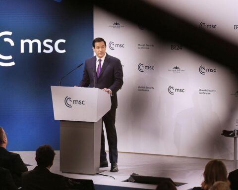 Katherina Reiche diskutiert Sozialstaatsreform und Freihandel während Münchner Sicherheitskonferenz mit Marco Rubio.